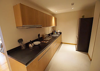 フィリピン不動産「ザ シーズンズ レジデンス」ゲストルーム・キッチン