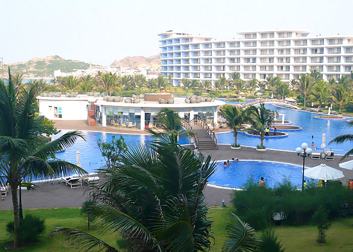 ベトナム不動産「FLC Luxury Hotel」プール写真