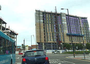 リバプール大学・建設中の新キャンパスビル リバプール大学・建設中の新キャンパスビル